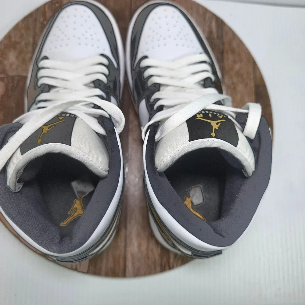 Jordan Air Jordan 1 Mid SE Mens 9.5 White Black Metallic Gold 852542-007